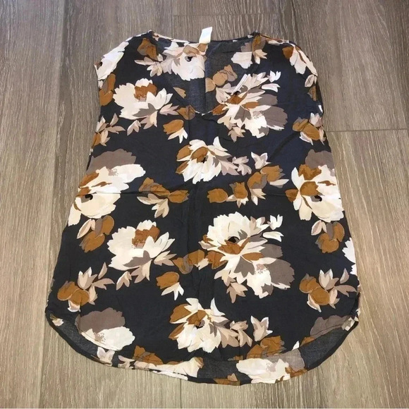 Old Navy Women’s Tshirt Bundle Size XS And Small - Picture 3 of 4